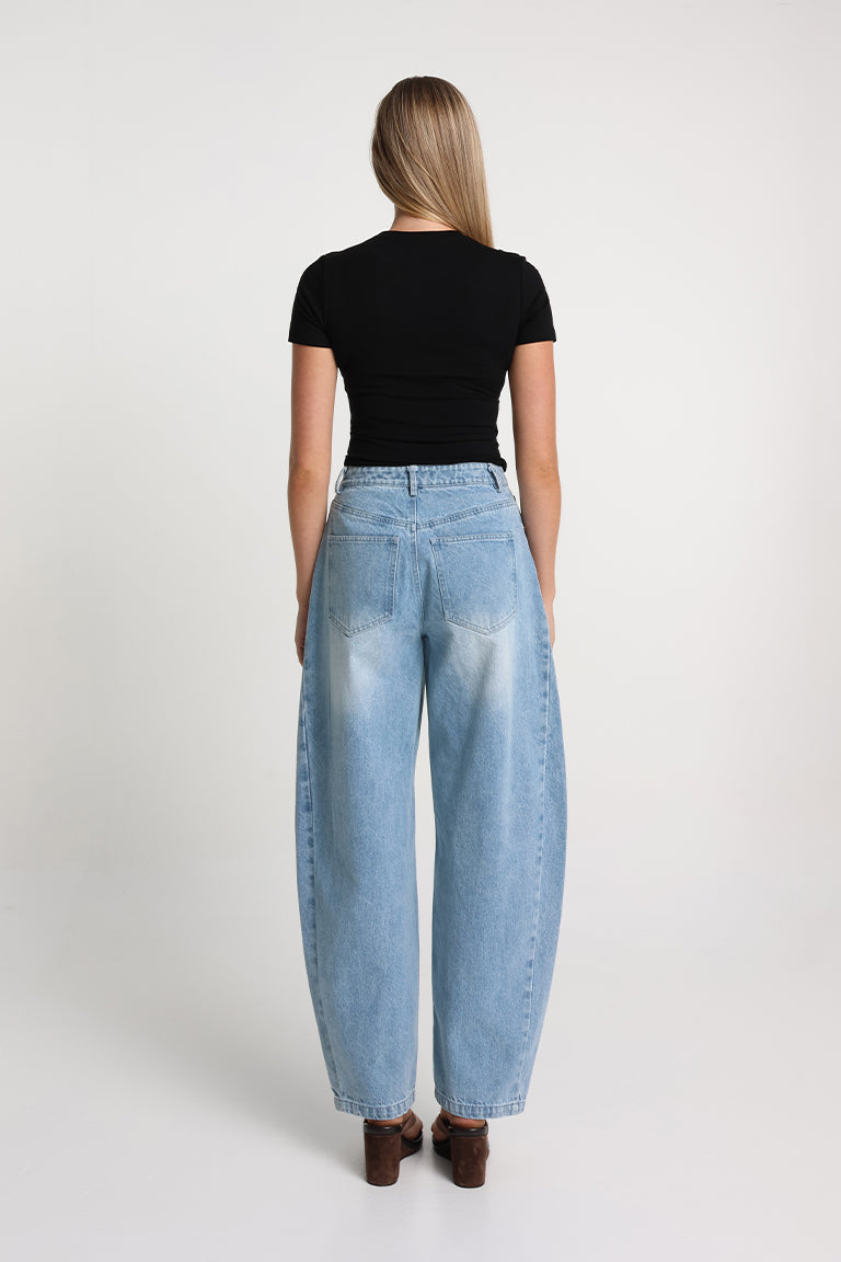 Cora Barrel Jeans | Light Denim