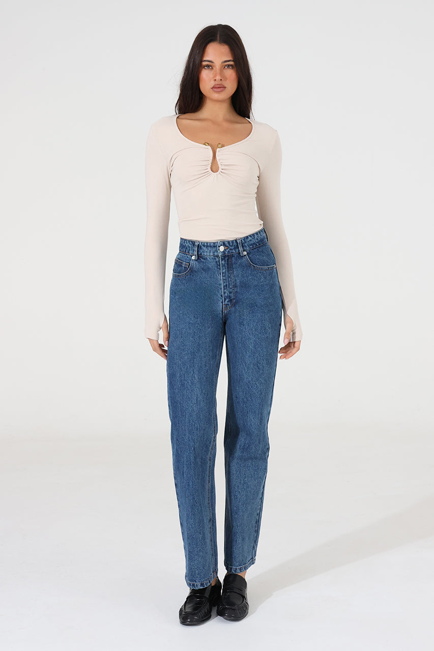 Leanne Top | Oyster