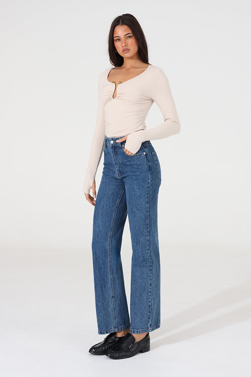 Leanne Top | Oyster