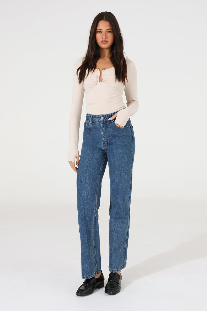 Leanne Top | Oyster
