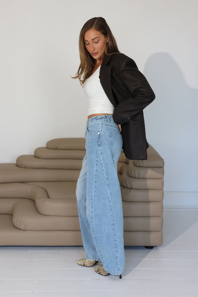Cora Barrel Jeans | Light Denim