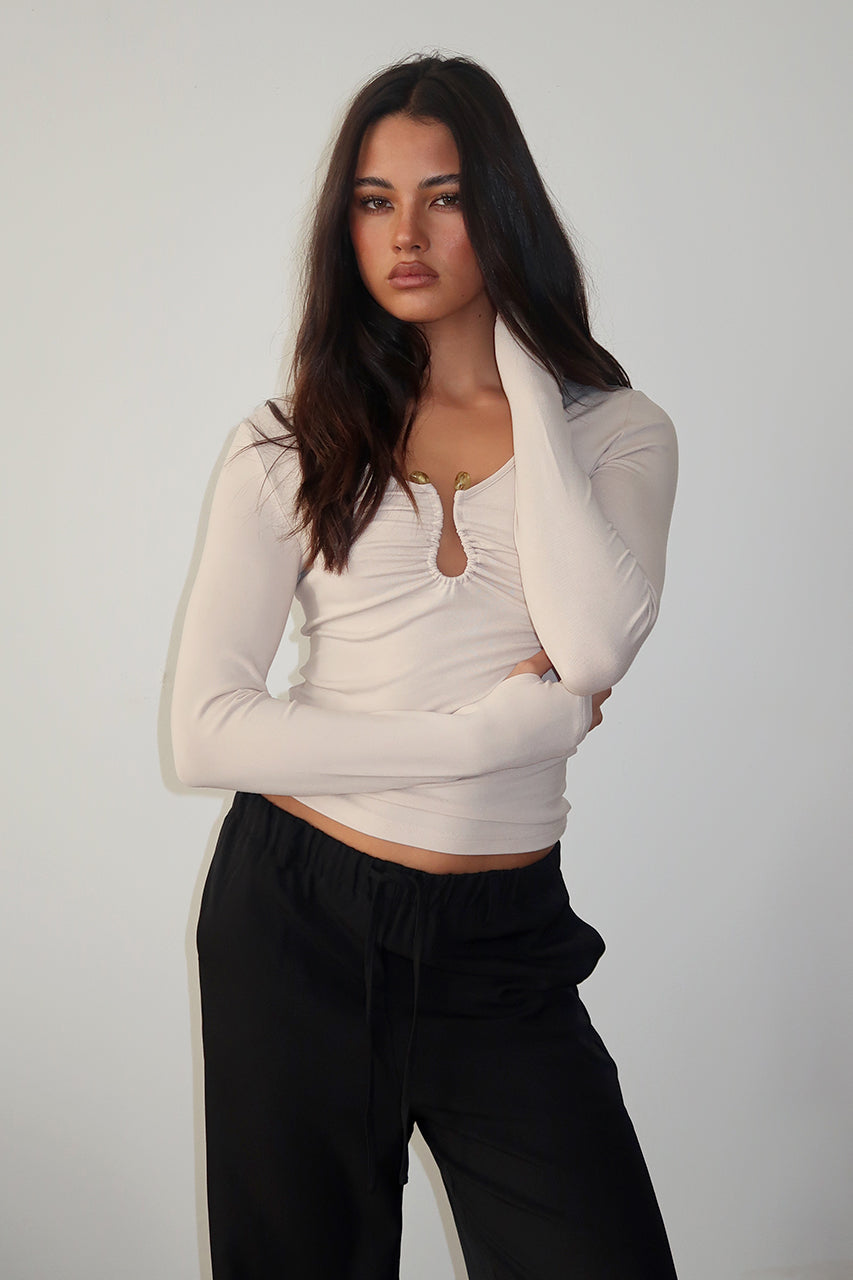 Leanne Top | Oyster